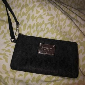 Micheal Kors wristlet